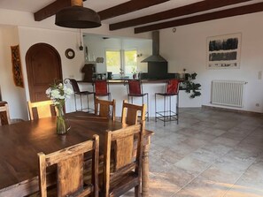 Dining - VILLA "NOSTRA CASA" Between Nîmes, Uzès, Anduze and Mediterranean beaches. (Bragassargues)