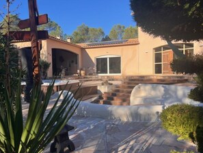 Property grounds - VILLA "NOSTRA CASA" Between Nîmes, Uzès, Anduze and Mediterranean beaches. (Bragassargues)