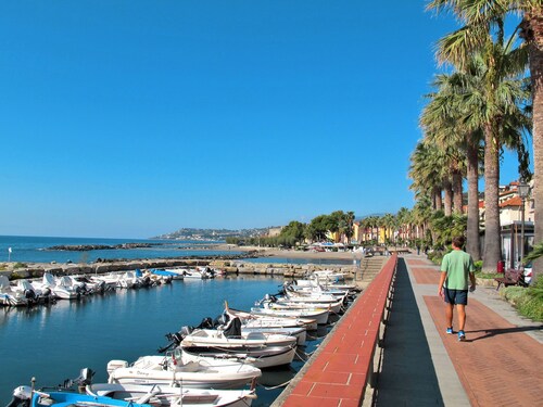 By Bike and Sea by Interhome