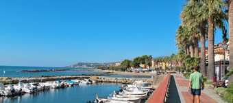 By Bike and Sea by Interhome