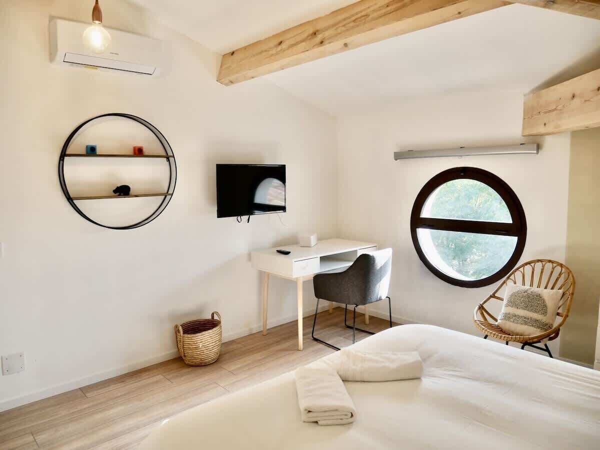 4 habitaciones, tabla de planchar con plancha y wifi gratis 