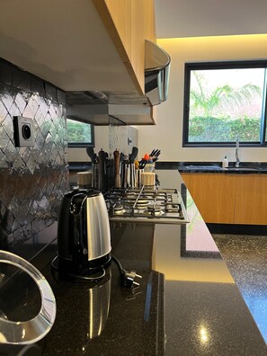 Private kitchen - Villa BOHŌ - 8 people - 4 bedrooms - 4 bathrooms heated pool (Marrakech)