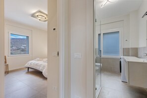 2 bedrooms, WiFi, bed sheets - Giulio's Apartment First Floor (San Zeno di Montagna)