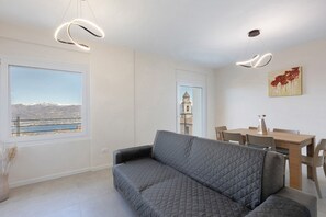 TV - Giulio's Apartment First Floor (San Zeno di Montagna)