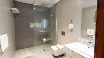 Shower, rainfall showerhead, free toiletries, hair dryer