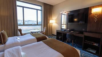 In-room safe, soundproofing, iron/ironing board, free WiFi