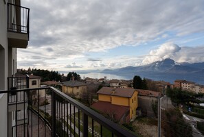 Property grounds - Lake View Dream: Modern Apartment with Lake View and Elevator in San Zeno di Montagna 2nd Floor (San Zeno di Montagna)