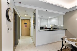 Dining - Burj View 2BHK • Downtown • Infinity Pool (Dubai)