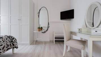 Iron/ironing board, WiFi, bed sheets