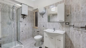 Ducha, secador de pelo, toallas