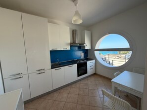 Refrigerador, horno, parrilla de estufa y lavavajillas 