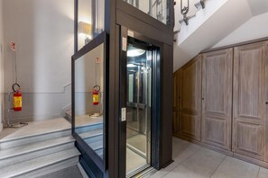 Interior - GuestHost - A comfortable and welcoming 39 square meters studio apartment, perfect for two people, located on the second floor of a building with an elevator (NOT accessible to disabled guests).The property, located on a pedestrian street, enjoys a centr (Catania)