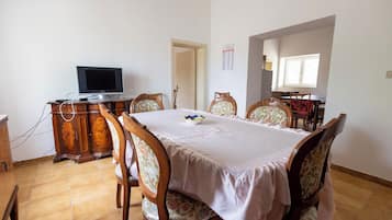 Casa, vista giardino | Ristoranti