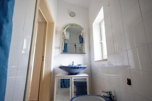 Casa, vista giardino | Bagno