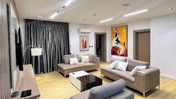 Deluxe Apartment, Balcony, City View | Living area