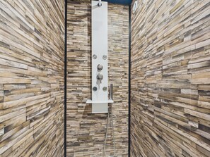 Shower, hair dryer - Modern house with garden for 9 (Longeville-sur-Mer)