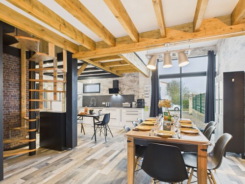 Modern house with garden for 9