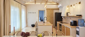 Private 5 bedrom Villa with Pool & Jacuzzi near Starosel Winery