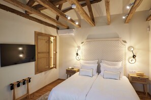 5 bedrooms, in-room safe, iron/ironing board, travel crib