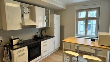 Mikroaaltouuni, uuni, liesi