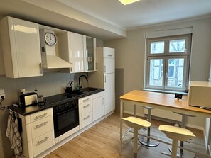 Mikrobølgeovn, ovn og kokeplater