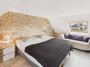 3 makuuhuonetta, silitysrauta/-lauta, ilmainen Wi-Fi