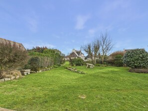 Property grounds - Charming house for 6, 900 m from the beach (Treffiagat)
