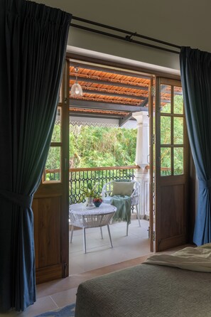 豪華別墅, 陽台, 泳池景觀 | 熨斗/熨衣板、免費無線上網