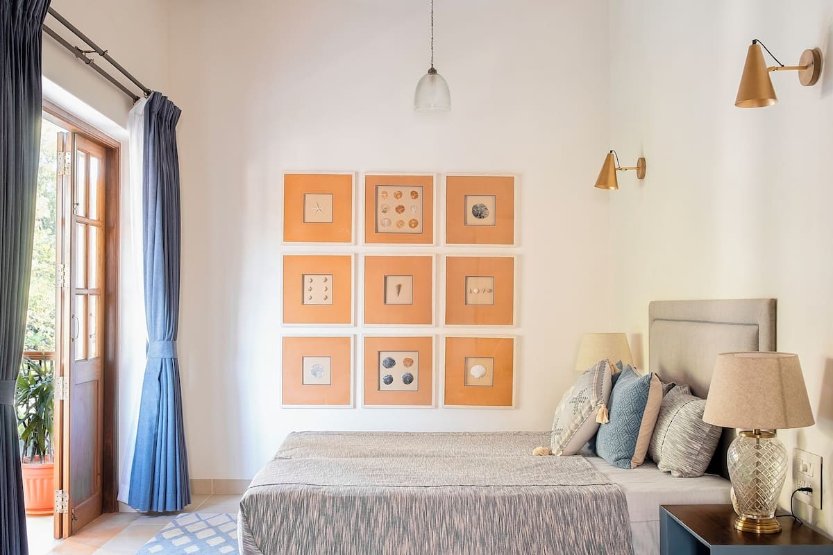 Deluxe villa, balkon, uitzicht op zwembad | Een strijkplank/strijkijzer, gratis wifi