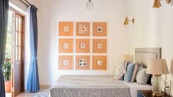 Deluxe villa, balkon, uitzicht op zwembad | Een strijkplank/strijkijzer, gratis wifi