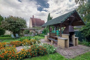 Terrace/patio - Holiday home near the beach with beautiful garden and air conditioning (Balatonmáriafürdő)
