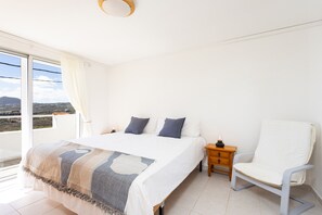 Een strijkplank/strijkijzer, gratis wifi, beddengoed