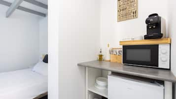 Een strijkplank/strijkijzer, gratis wifi, beddengoed