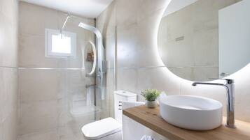 Douche, serviettes fournies