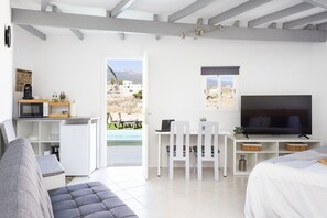 Tabla de planchar con plancha, wifi gratis y ropa de cama 