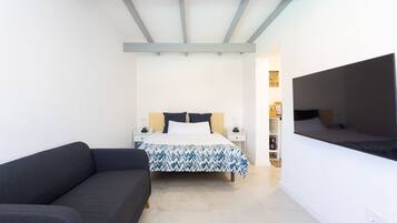 Een strijkplank/strijkijzer, gratis wifi, beddengoed