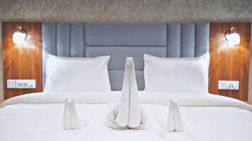 Deluxe Room | Egyptian cotton sheets, premium bedding, memory-foam beds, desk