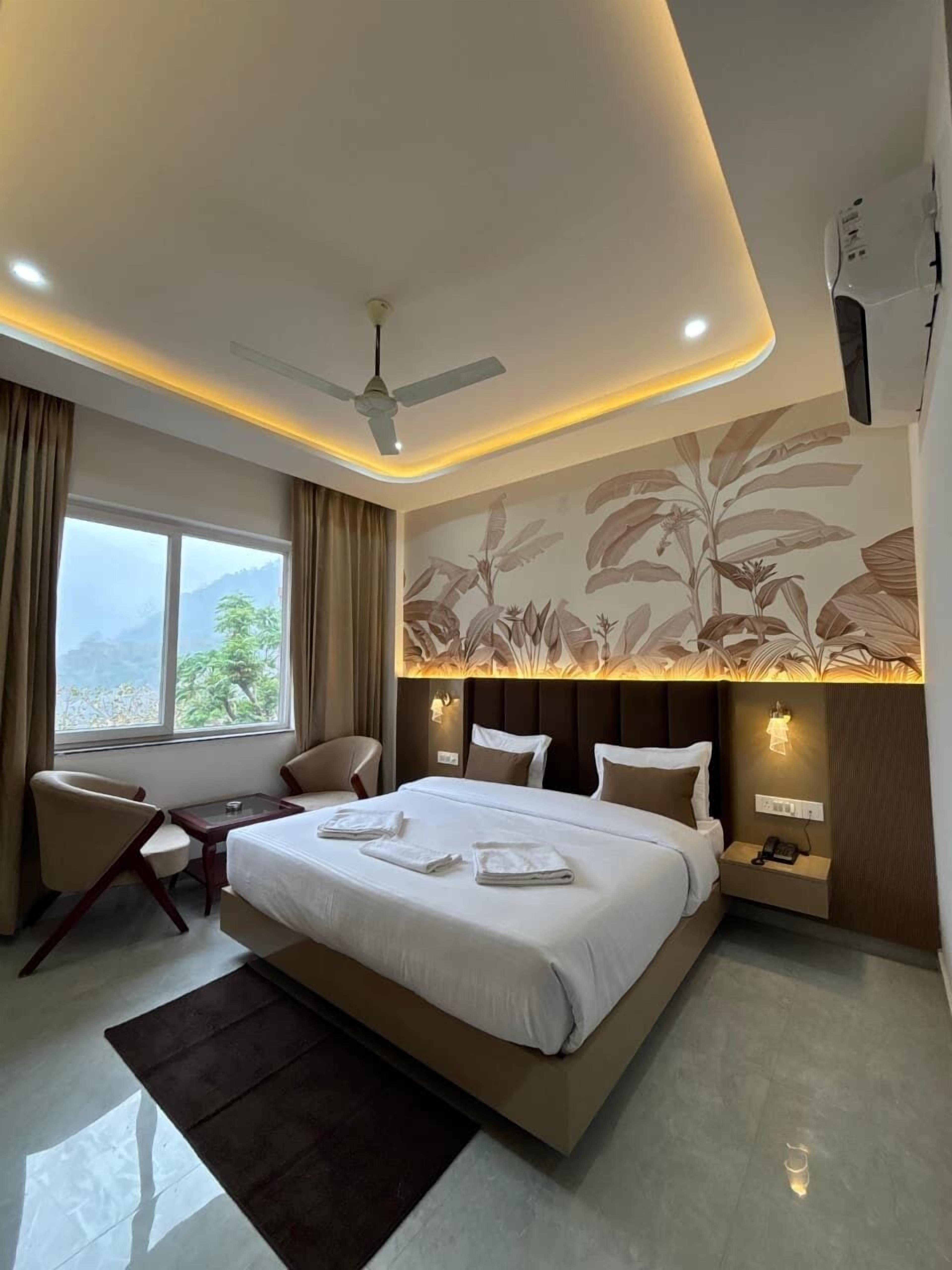 Premium Room | Egyptian cotton sheets, premium bedding, memory foam beds, desk