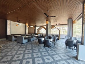 Dining - LA VISTA RESIDENCY (Rishikesh)