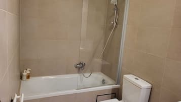 Haartrockner, Handtücher, Toilettenpapier