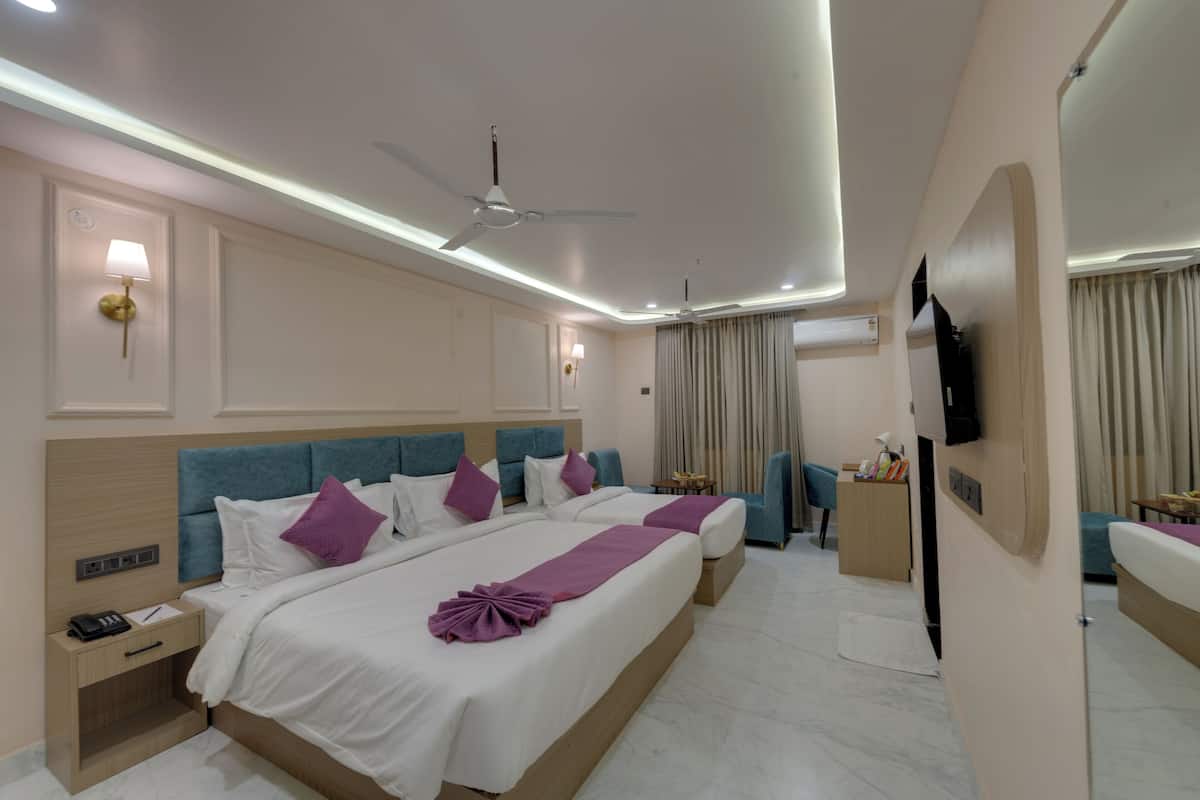 Chambre familiale double | Bureau, espace de travail pour ordinateurs portables