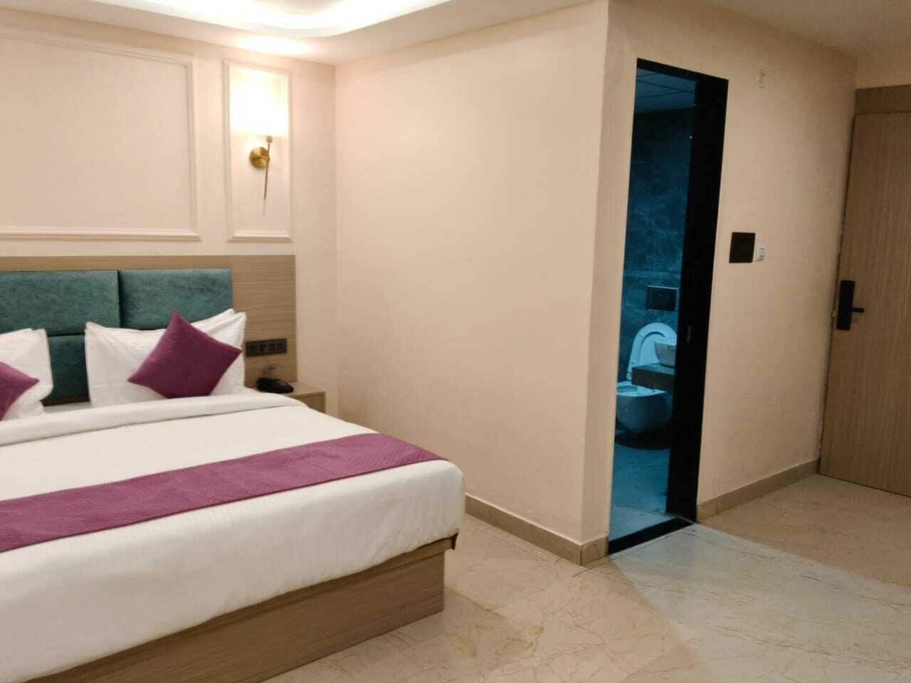 Superior Double Room | Desk, laptop workspace, free WiFi