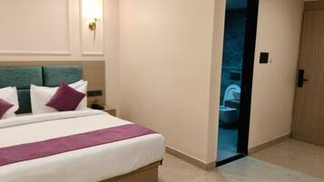 Superior Double Room | Desk, laptop workspace, free WiFi