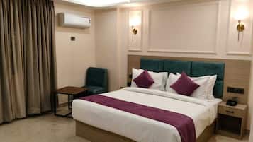 Desk, laptop workspace, free WiFi