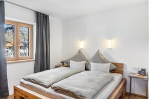 WiFi, bed sheets - Apartment 'Wetterstoa' with Mountain Views (Mittenwald)