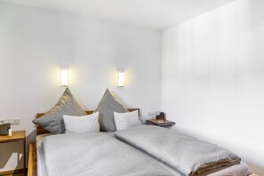 WiFi, bed sheets
