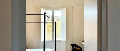 1 soverom, strykejern/-brett, wi-fi og sengetøy