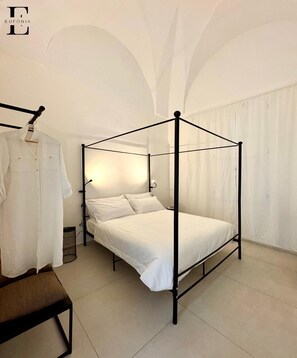 Iron/ironing board, WiFi, bed sheets - Eufonia Apartment (Lecce)
