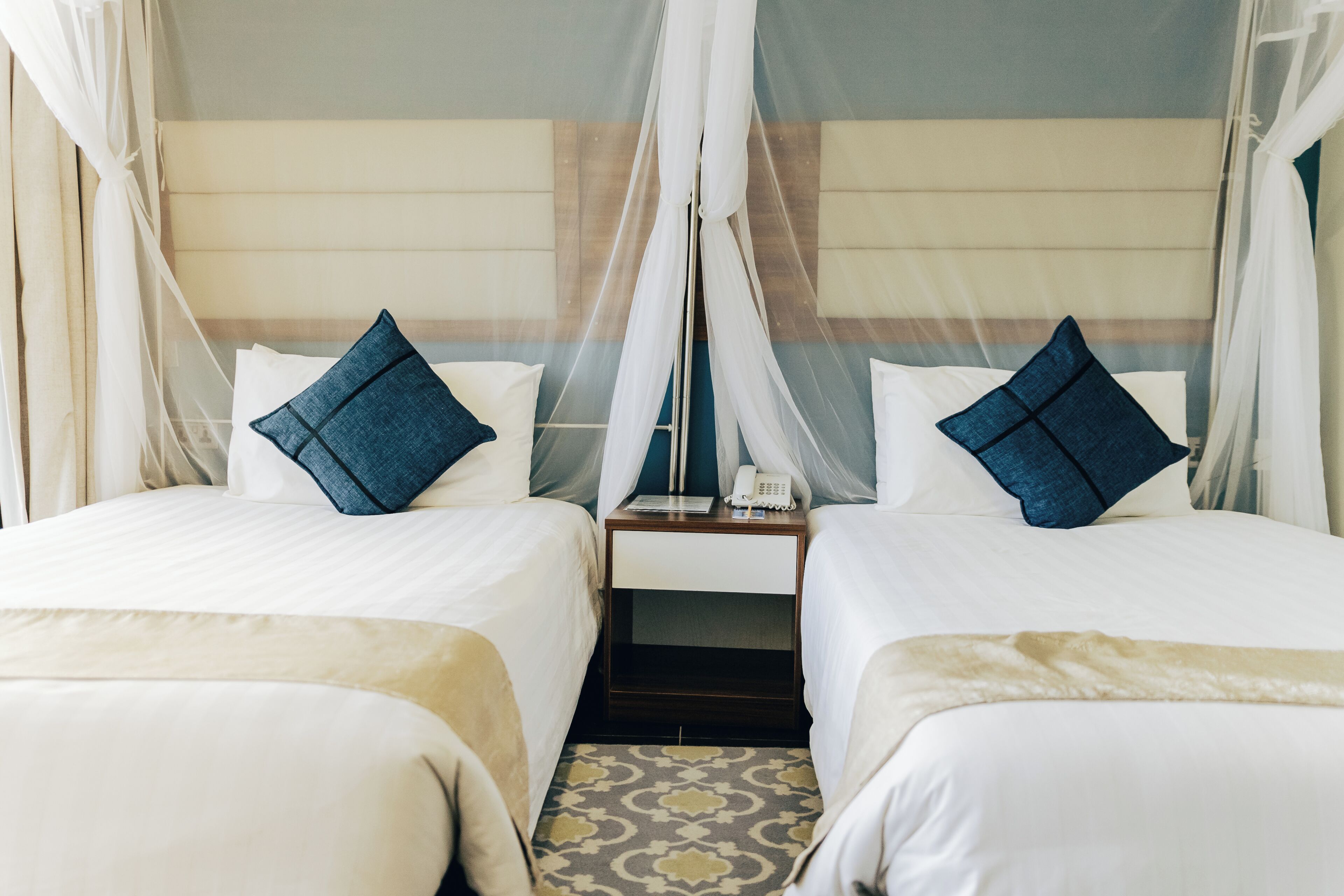 Deluxe Twin Room, Lake View | Meja, Wi-fi percuma 