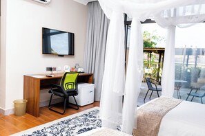 Deluxe-Doppelzimmer, Seeblick | Schreibtisch, kostenloses WLAN